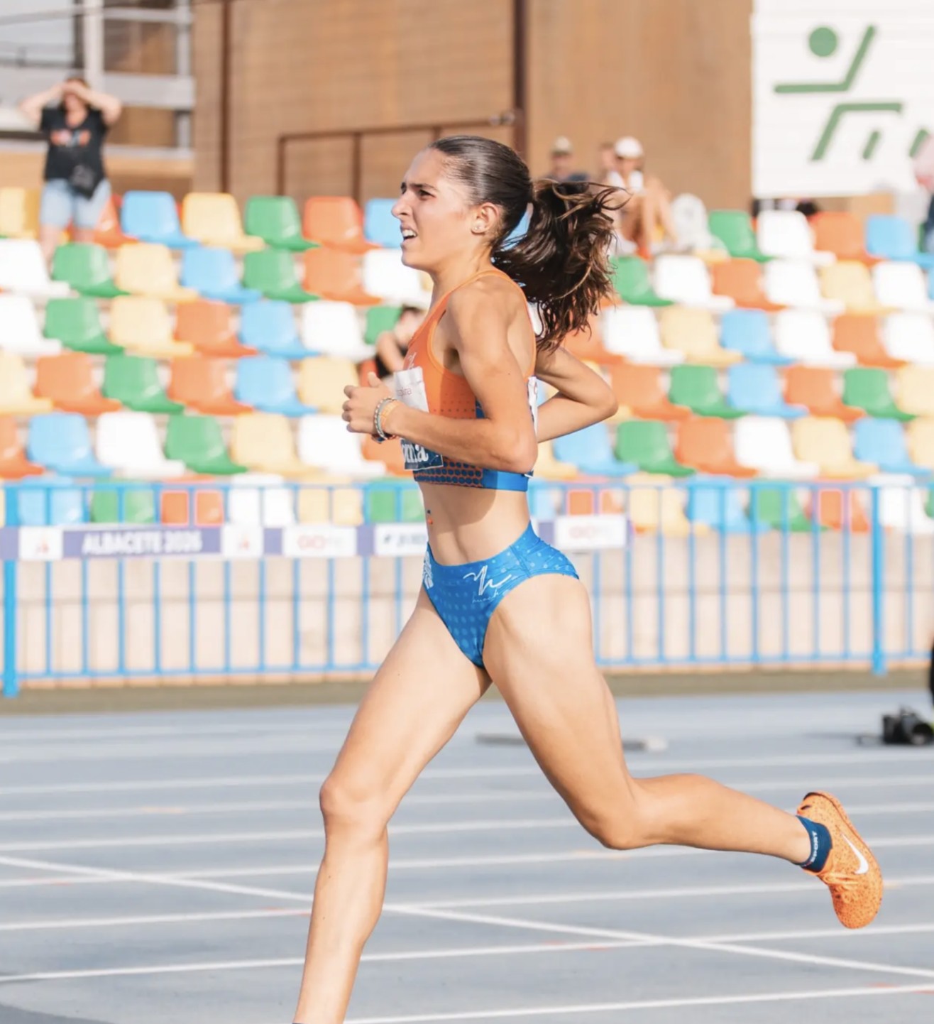 Hunch ropa deportiva en acción